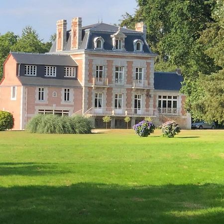 Chateau De La Chasse Beauvais Romagne  Exterior foto
